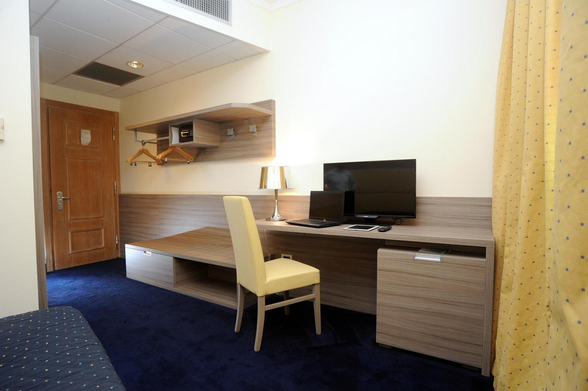 Palace Rome Fiano Hotel 4*